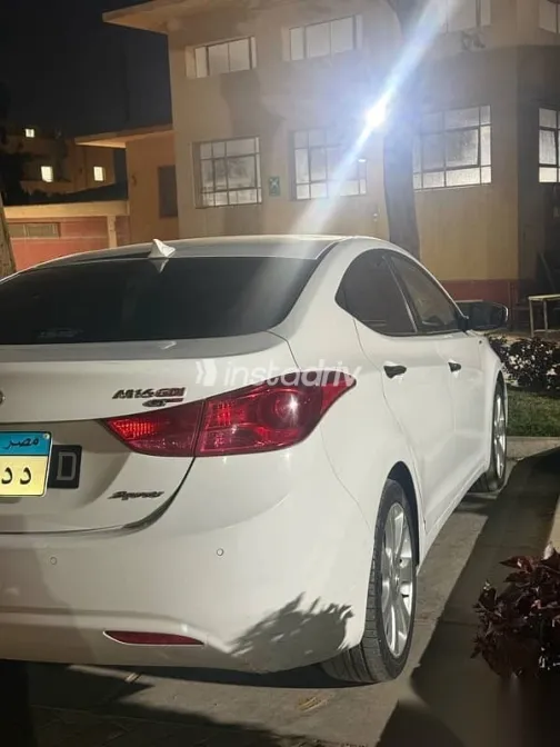 هيونداي إلنترا 2011 أبيض مستعملة للبيع - 5