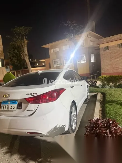 هيونداي إلنترا 2011 أبيض مستعملة للبيع - 6