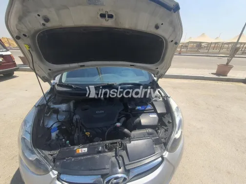 هيونداي افانتي 2012 فضي مستعملة للبيع - 3