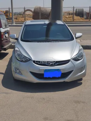 هيونداي افانتي 2012 فضي مستعملة للبيع