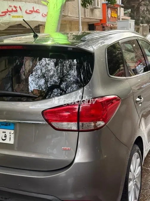 كيا كارينز 2015 ذهبي مستعملة للبيع - 3