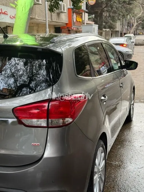 كيا كارينز 2015 ذهبي مستعملة للبيع - 4