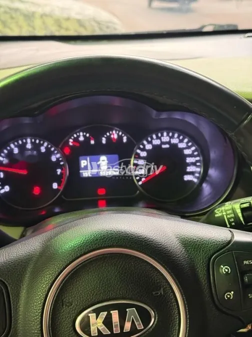 كيا كارينز 2015 ذهبي مستعملة للبيع - 6