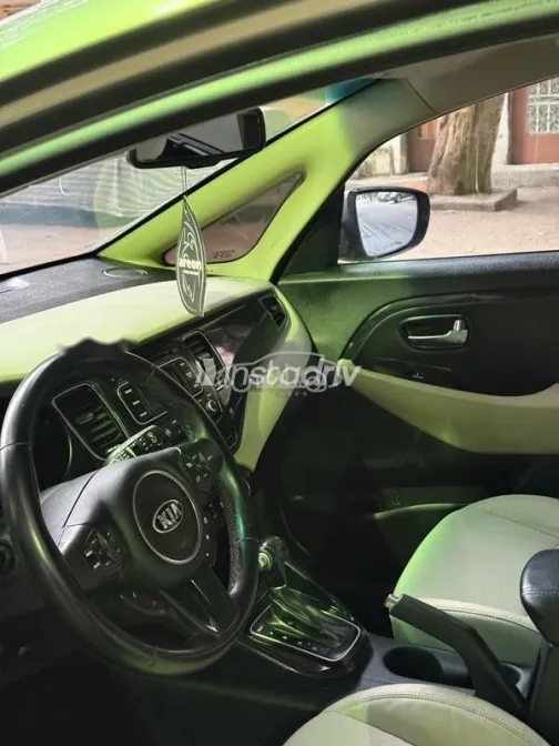 كيا كارينز 2015 ذهبي مستعملة للبيع - 7