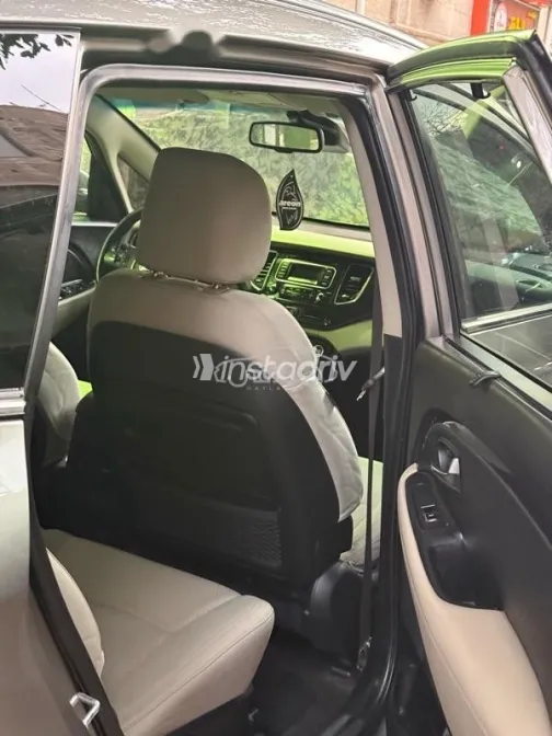 كيا كارينز 2015 ذهبي مستعملة للبيع - 9