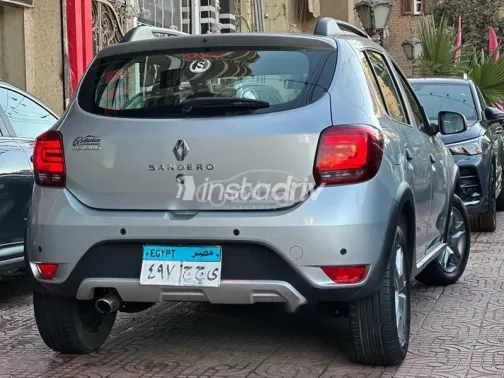 Renault Sandero Step Way 2021 Silver Used for Sale - 3
