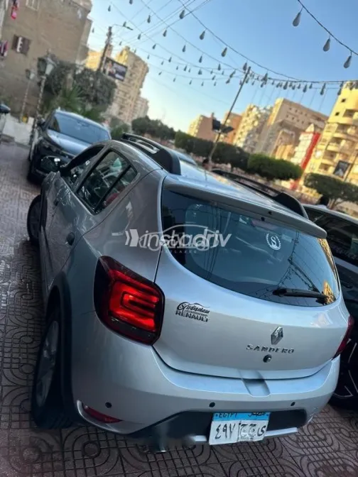 Renault Sandero Step Way 2021 Silver Used for Sale - 6