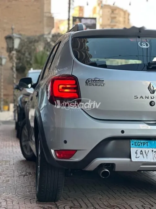 Renault Sandero Step Way 2021 Silver Used for Sale - 7