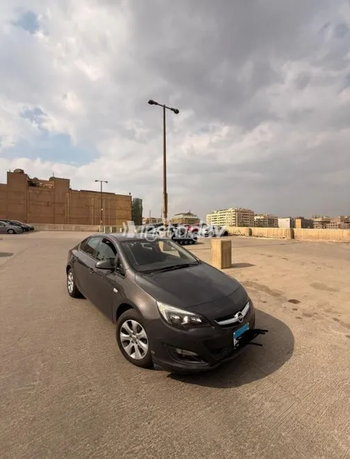 اوبل أسترا 2016 بني مستعملة للبيع - 2