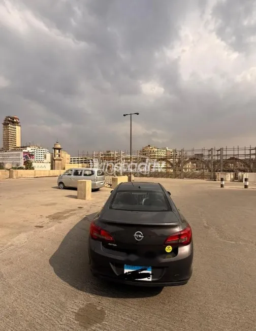 اوبل أسترا 2016 بني مستعملة للبيع - 3