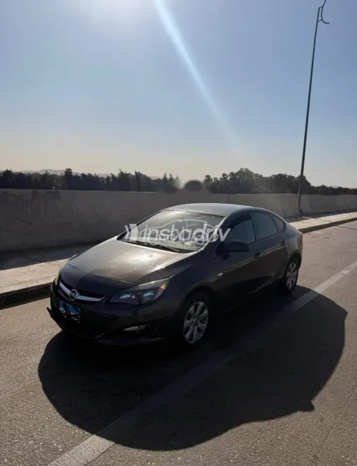 اوبل أسترا 2016 بني مستعملة للبيع - 4
