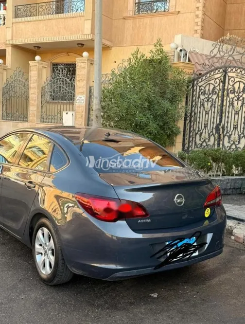 اوبل أسترا 2016 بني مستعملة للبيع - 6