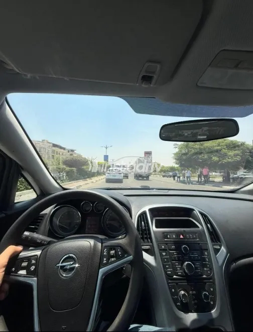 اوبل أسترا 2016 بني مستعملة للبيع - 7