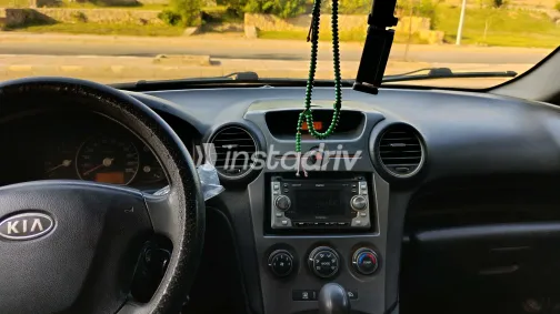 كيا كارينز 2010 أبيض مستعملة للبيع - 1