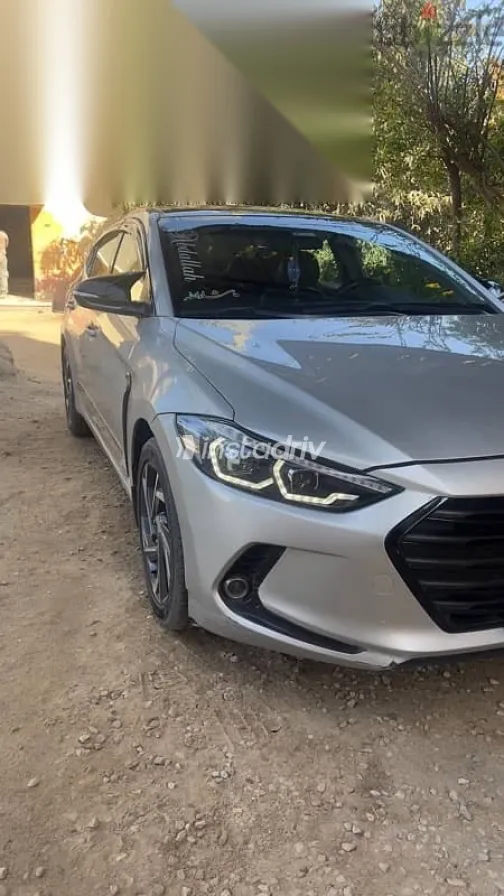 هيونداي إلنترا 2019 فضي مستعملة للبيع - 2