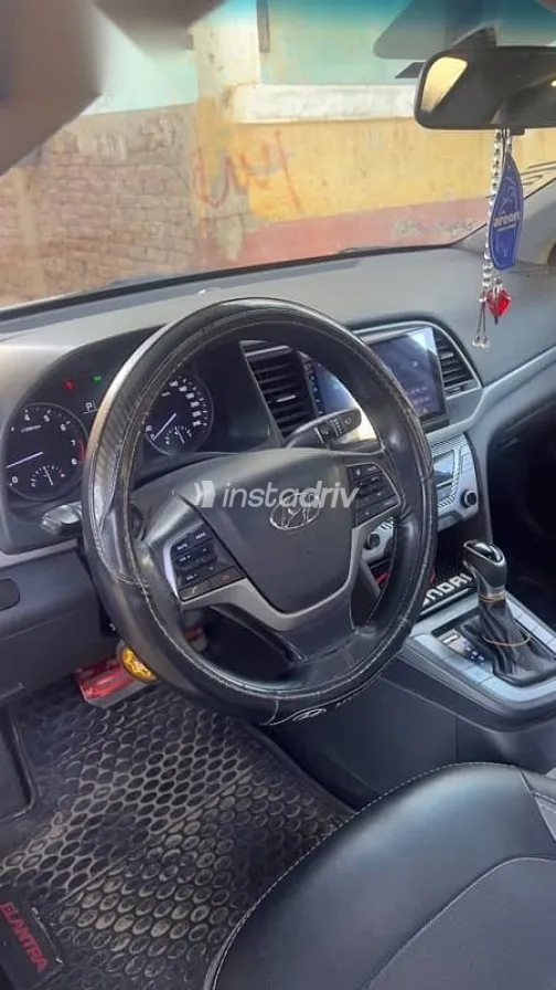 هيونداي إلنترا 2019 فضي مستعملة للبيع - 5