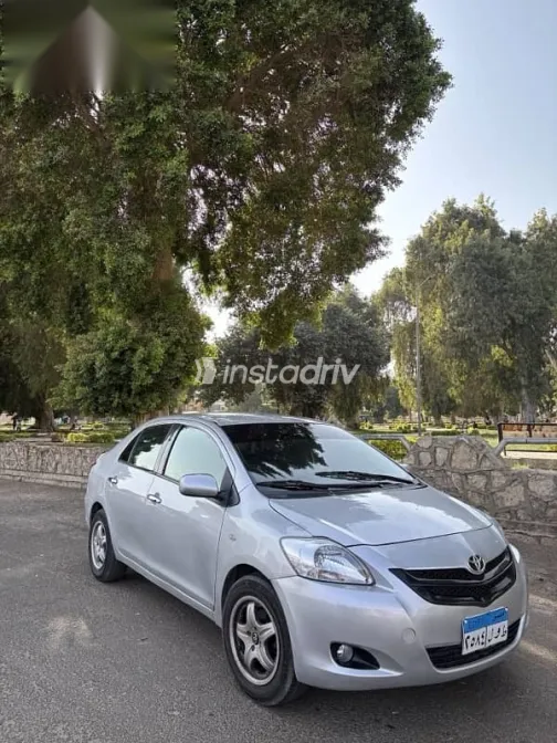 تويوتا ياريس 2009 فضي مستعملة للبيع - 2