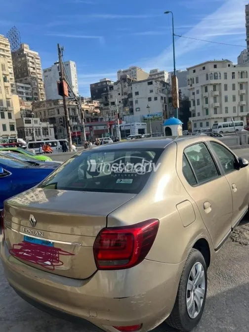 Renault Logan 2021 Gold Used for Sale - 1