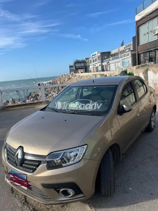 Renault Logan 2021 Gold Used for Sale - 3