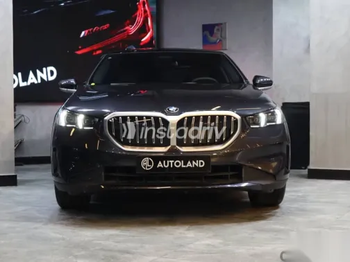 بي ام دبليو 520 2025 رمادي جديدة للبيع - 2