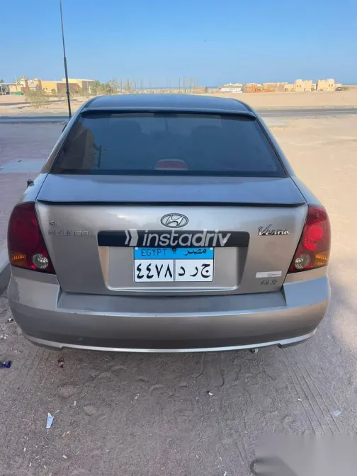 هيونداي فيرنا 2013 فضي مستعملة للبيع - 1