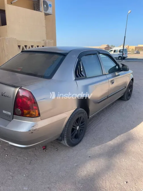 هيونداي فيرنا 2013 فضي مستعملة للبيع - 3