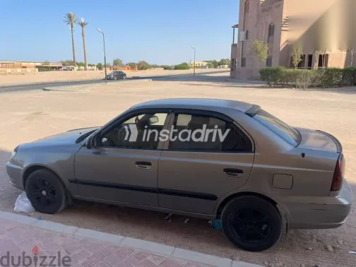 هيونداي فيرنا 2013 فضي مستعملة للبيع - 4