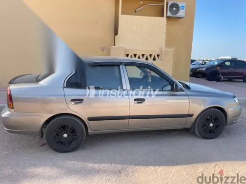 هيونداي فيرنا 2013 فضي مستعملة للبيع - 5