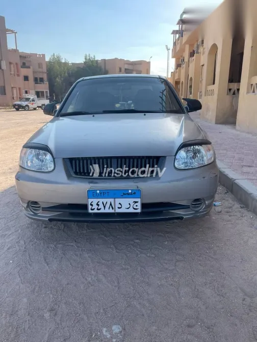 هيونداي فيرنا 2013 فضي مستعملة للبيع - 8