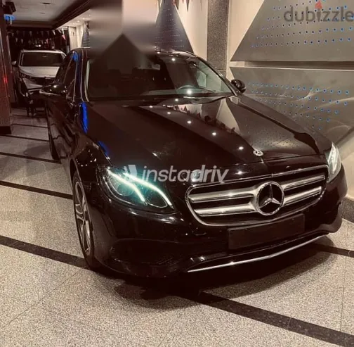 مرسيدس E 180 2018 أسود مستعملة للبيع - 2