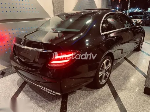 مرسيدس E 180 2018 أسود مستعملة للبيع - 4