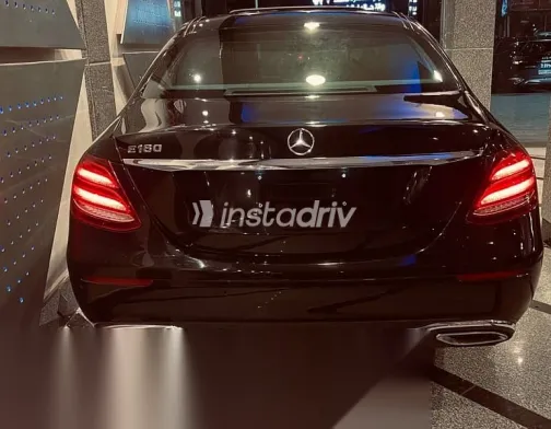 مرسيدس E 180 2018 أسود مستعملة للبيع - 5