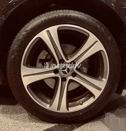 مرسيدس E 180 2018 أسود مستعملة للبيع - 6