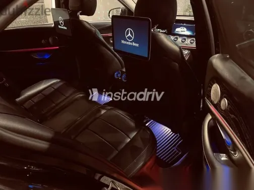 مرسيدس E 180 2018 أسود مستعملة للبيع - 8
