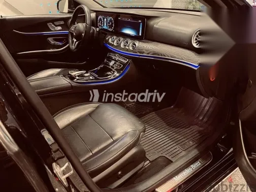 مرسيدس E 180 2018 أسود مستعملة للبيع - 9