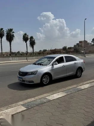 جيلي امجراند 2017 فضي مستعملة للبيع