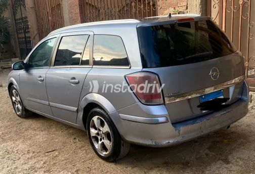 اوبل أسترا 2008 أبيض مستعملة للبيع - 1