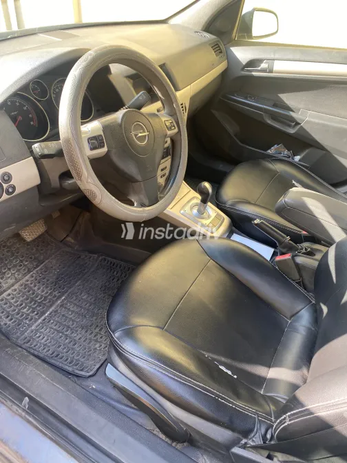 اوبل أسترا 2008 أبيض مستعملة للبيع - 2