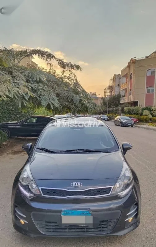 كيا ريو 2015 رمادي مستعملة للبيع - 1