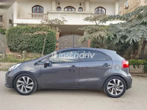 كيا ريو 2015 رمادي مستعملة للبيع - 3