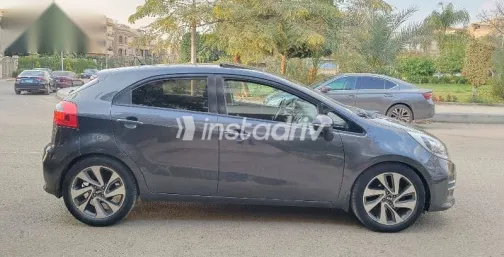 كيا ريو 2015 رمادي مستعملة للبيع - 4