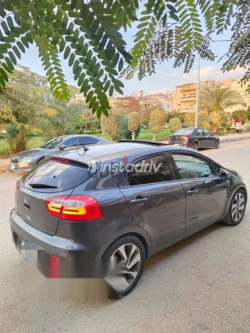 كيا ريو 2015 رمادي مستعملة للبيع - 5