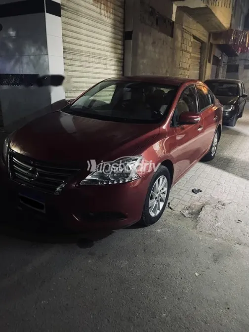 نيسان سنترا 2020 أحمر غامق مستعملة للبيع - 3
