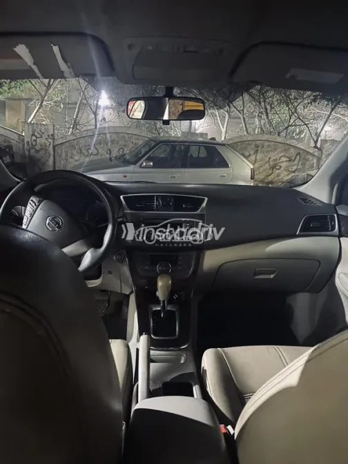 نيسان سنترا 2020 أحمر غامق مستعملة للبيع - 6