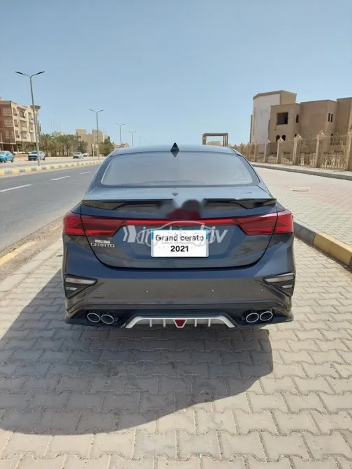 كيا جراند سيراتو 2021 أبيض مستعملة للبيع - 2