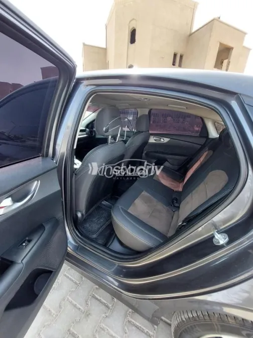 كيا جراند سيراتو 2021 أبيض مستعملة للبيع - 7