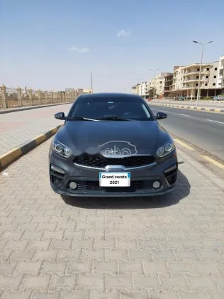 كيا جراند سيراتو 2021 أبيض مستعملة للبيع