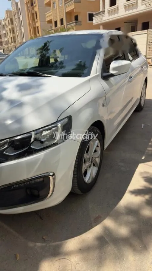 سيتروين سي اليزيه 2019 أبيض مستعملة للبيع - 9