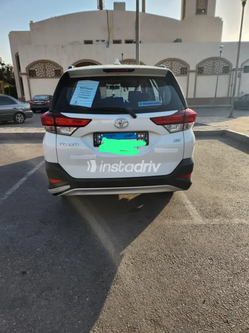 تويوتا رش 2021 أبيض مستعملة للبيع - 1