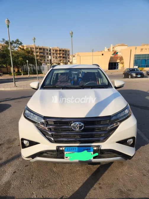 تويوتا رش 2021 أبيض مستعملة للبيع - 2